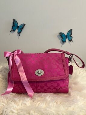 Y2K Very Rare Coach Hot Pink Signature Canvas Jacquard Turnlock Shoulder Bag